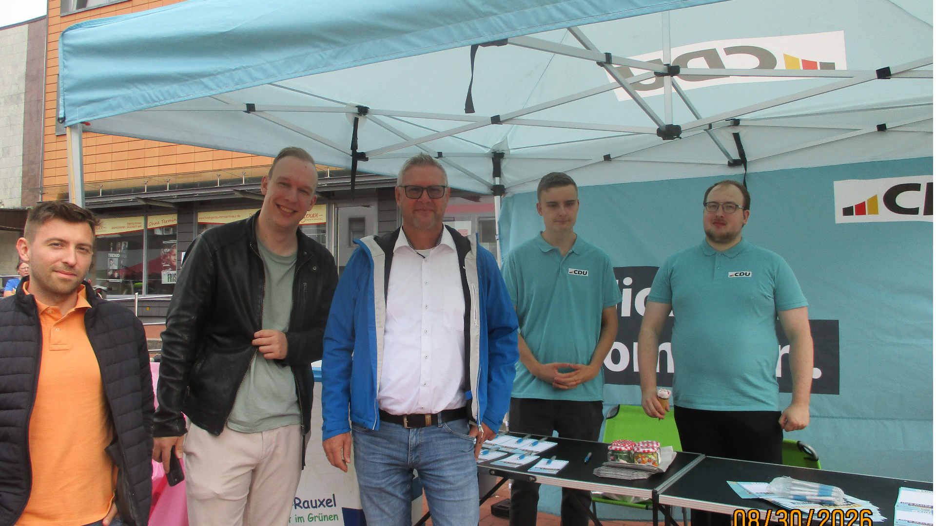 CDU-Landtagskandidat Carsten Wewers  beim Infostand der CDU Ickern 2026