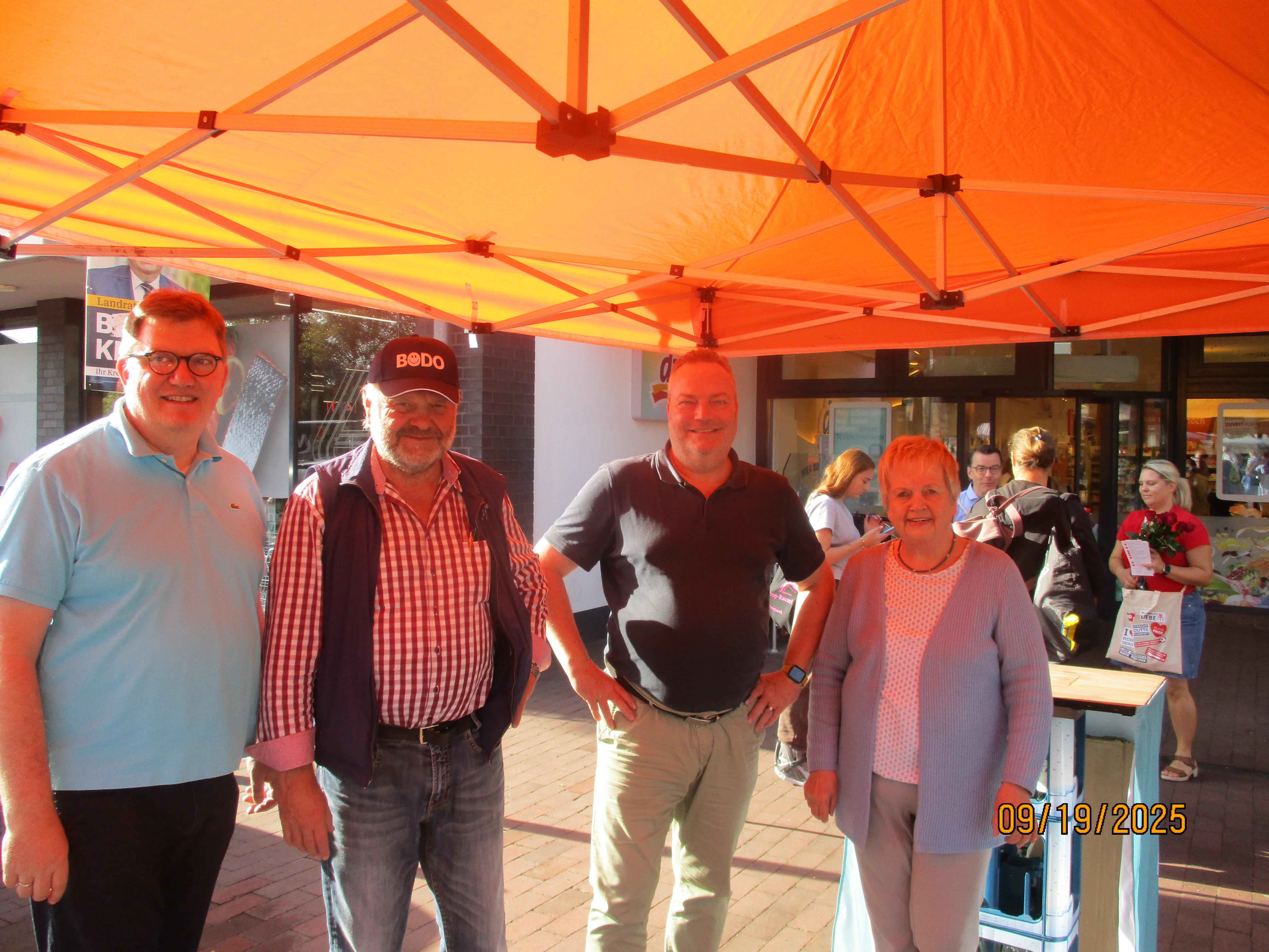 Landrat Bodo Klimpel,
Carsten Papp, Michael Fritsch und Anne Steinbock am CDU-Infostand Ickerner Markt am 19.09.2025 Landrat Bodo Klimpel,
Carsten Papp, Michael Fritsch und Anne Steinbock am CDU-Infostand Ickerner Markt am 19.09.2025